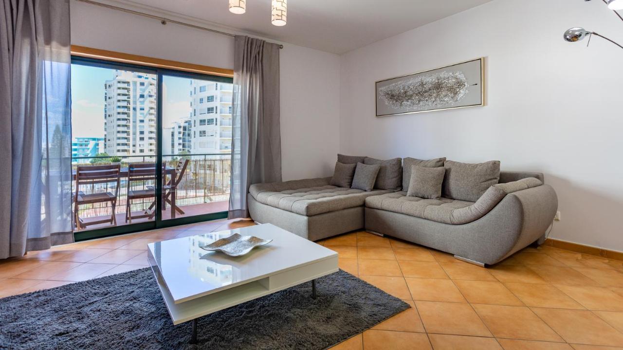 Magnificent 2bdr W/ Ac & Pool - 2min From - By Lovelystay *
